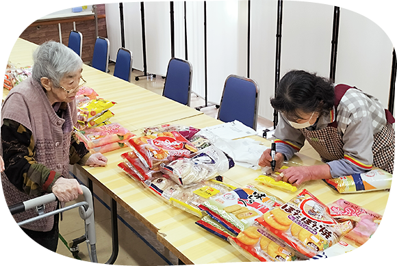 移動売店（認知症予防・⼿指運動）